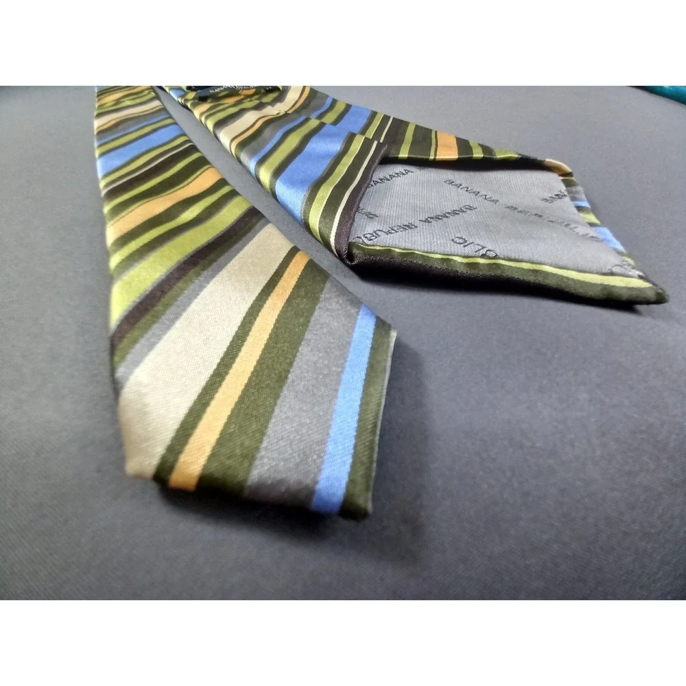 Banana Republic 100% Silk Striped Necktie Green Blue Olive Gray‎ Cream Mens Tie